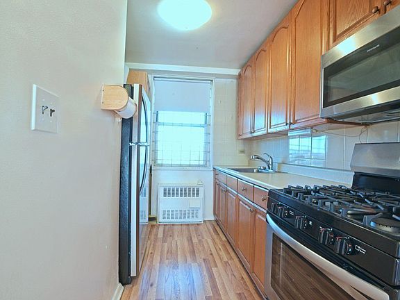 3rd image of 100 W 94th St APT 15E