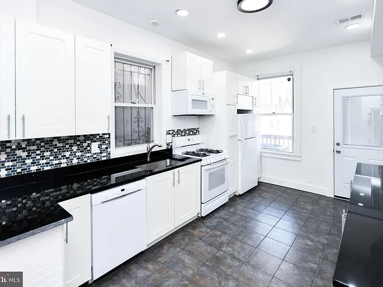 104 R St NE #A — Photo 14