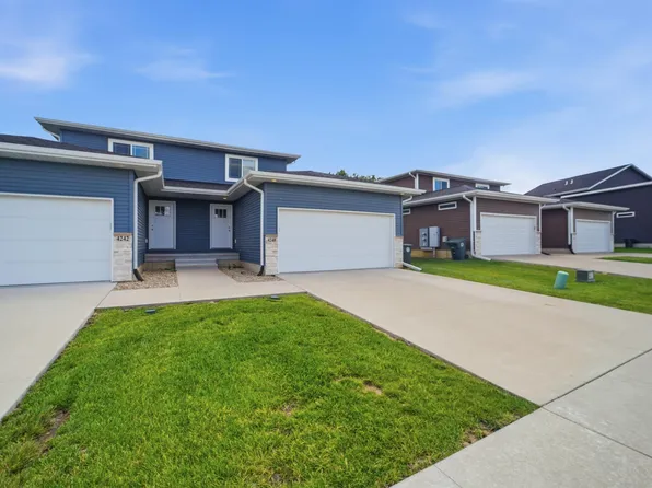 4240 Mourning Dove Dr, Waterloo, IA 50702