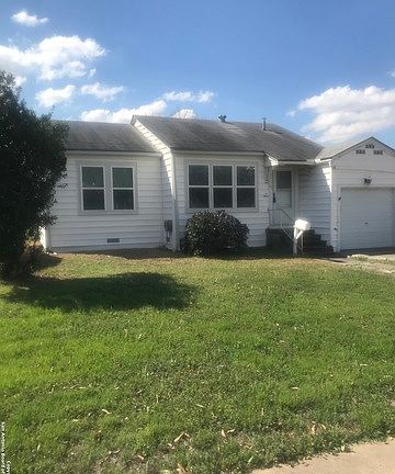 2nd image of 810 Elmwood Dr