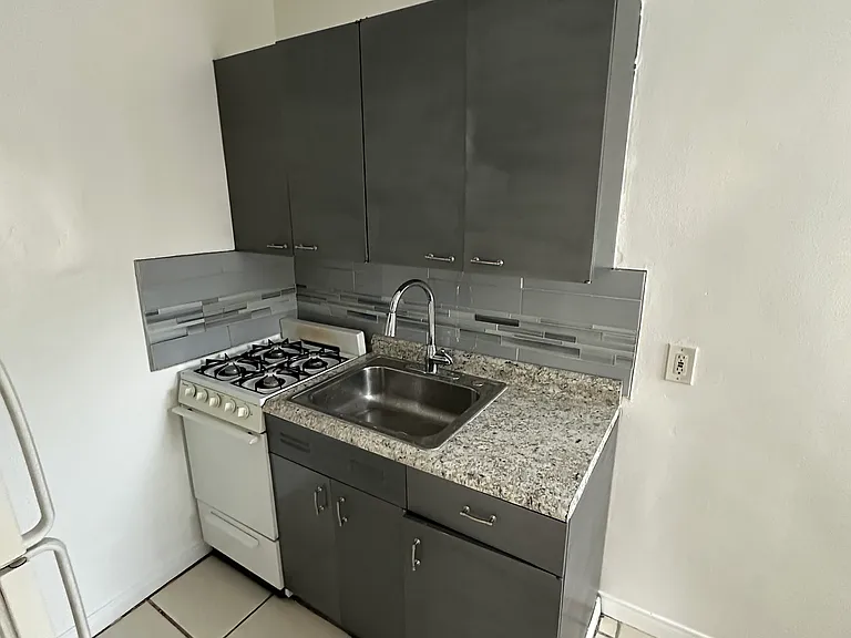 1937 Vista Del Mar St #4 — Photo 9