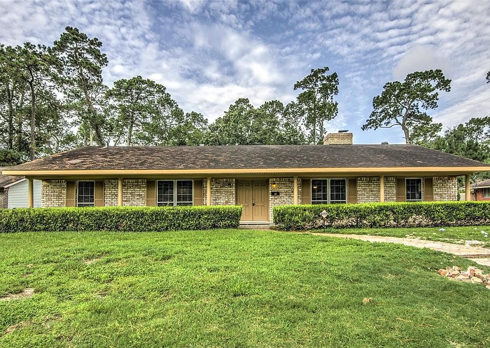 1st image of 3020 Crest Dr
