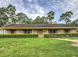 3020 Crest Dr, Dickinson, TX 77539