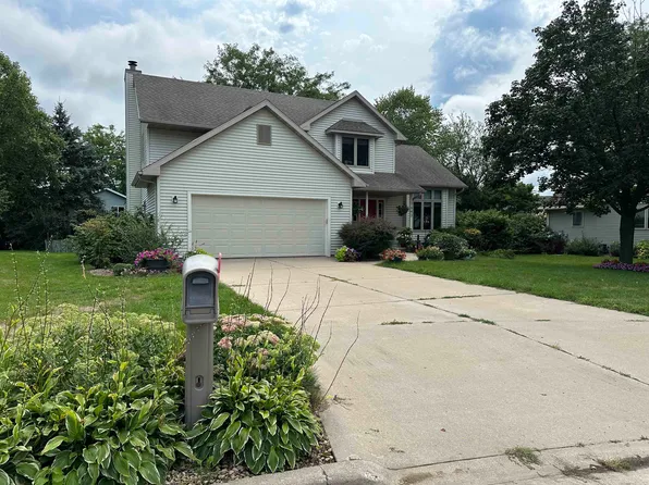 1643 Erin Hl, Stoughton, WI 53589
