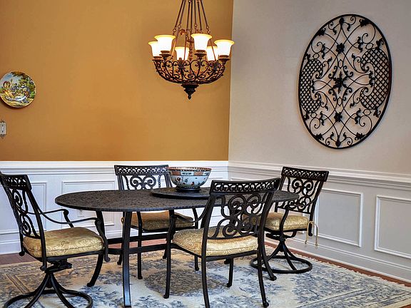 Elegant Formal Dining Room!