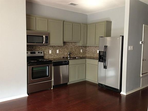 3rd image of 1121 5th Ave APT 203