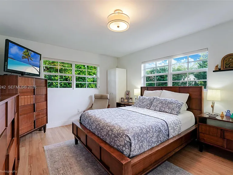 1556 Catalonia Ave — Photo 22