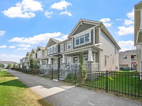220 E Windbury Ln SW, Airdrie, AB T4B 5J5