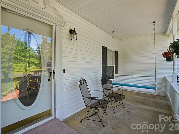 3rd image of 286 Battleground Rd