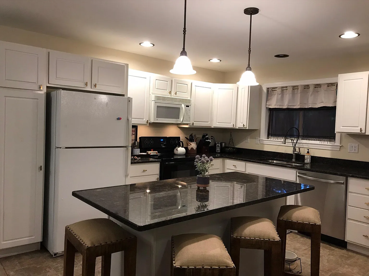 34 Chandler Ln — Photo 3