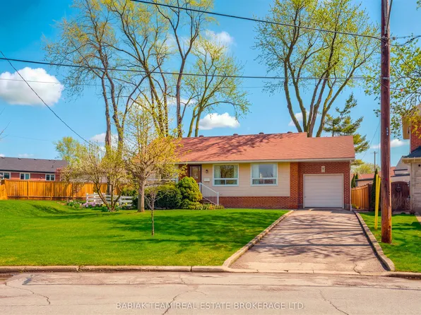 9 Camborne Ave, Toronto, ON M3M 2P9
