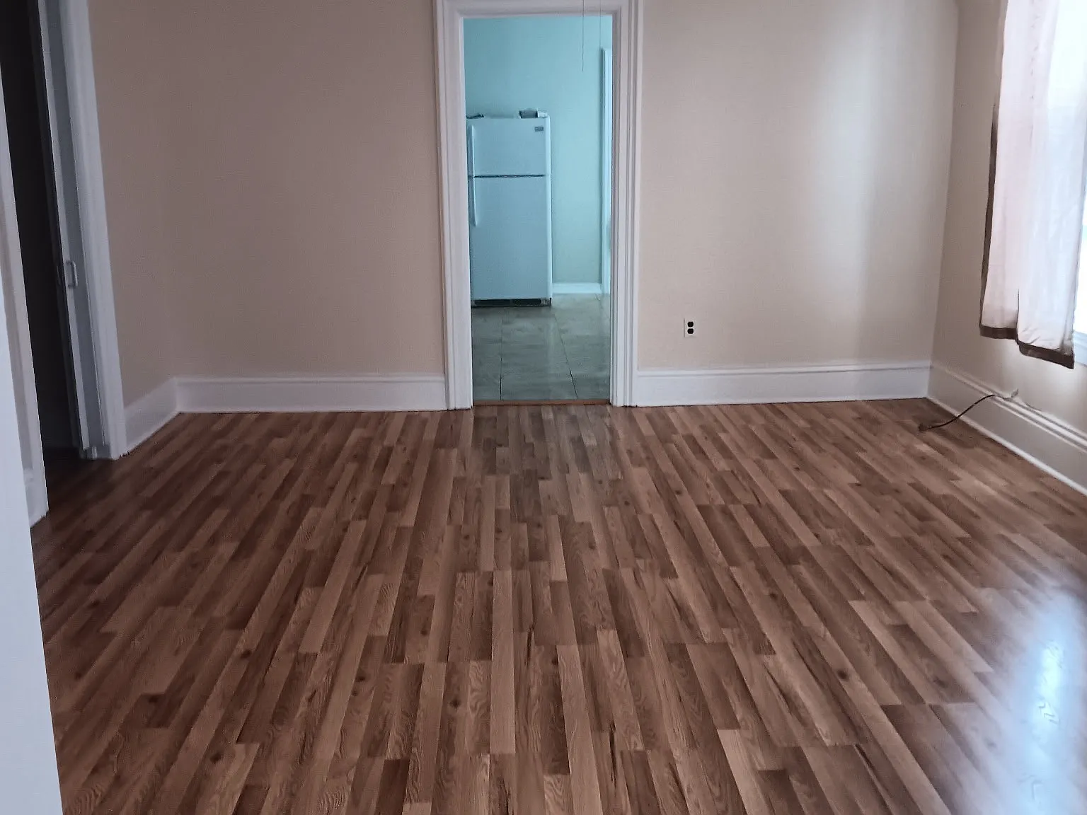 3 bed, $1,800 — Photo 2