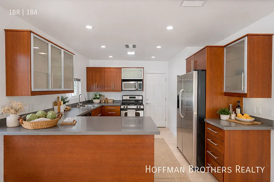1117 S Cochran Ave Los Angeles, CA 90019 — Photo 2