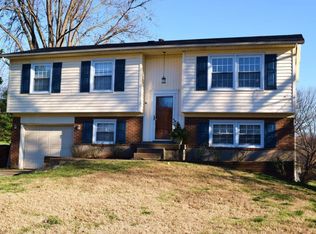 6805 Beau Ct, Louisville, KY 40214