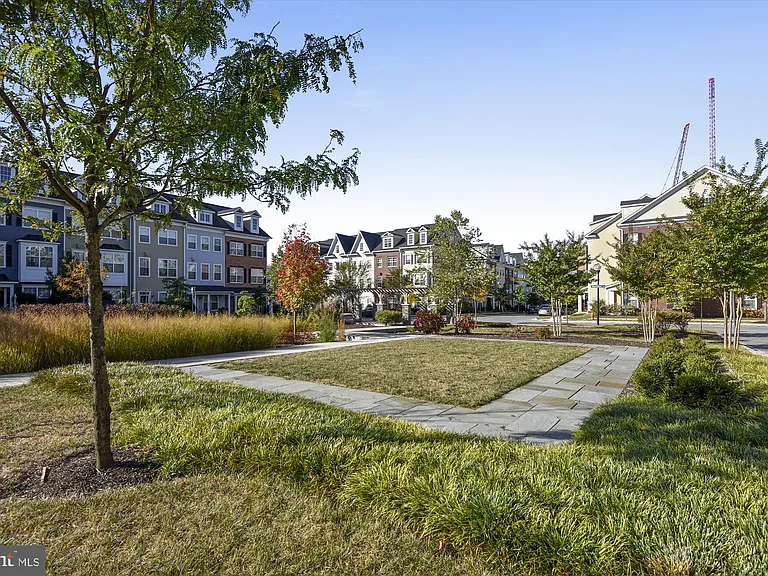 67 Linden Pl — Photo 32