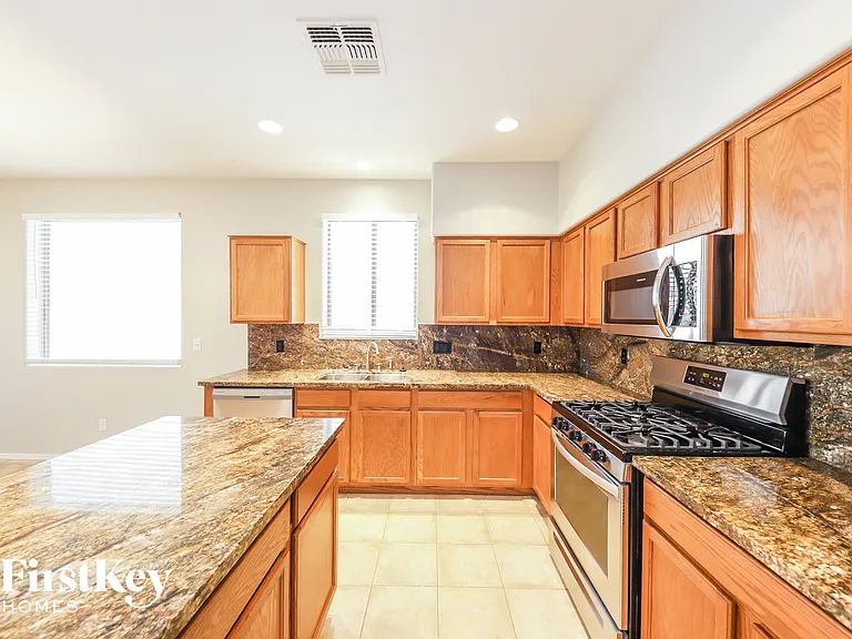 7157 W Kings Ave — Photo 6