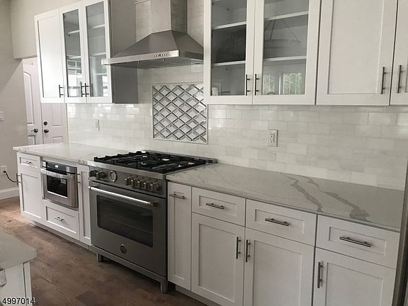 5th image of 82 Christopher St Floor 1