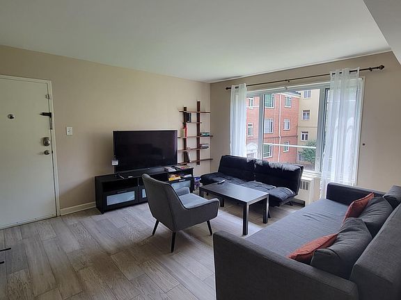 3rd image of 10407 Montrose Ave APT 201