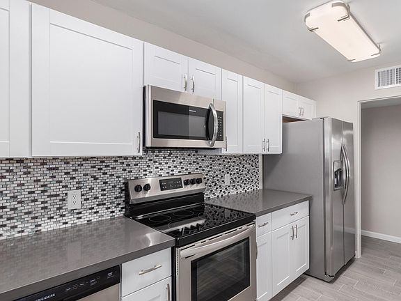 4th image of 2926 N 21st Ave