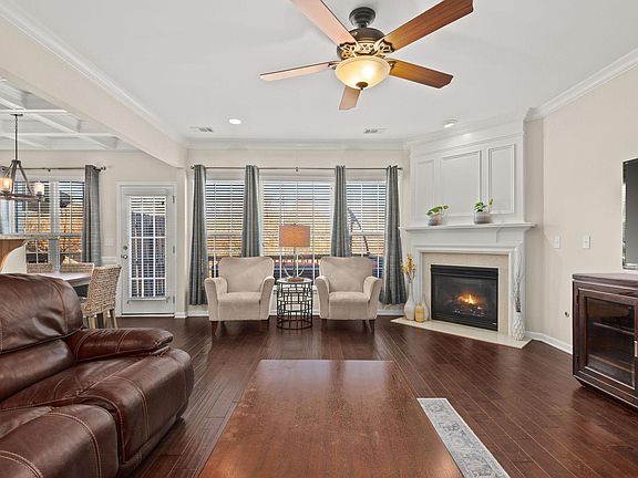 5th image of 419 Lazy Creek Ln