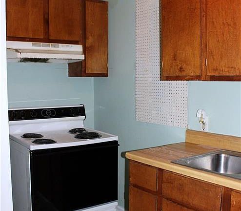 5th image of 1338 Logan Ave