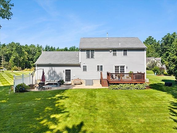 4th image of 44 Christina Dr