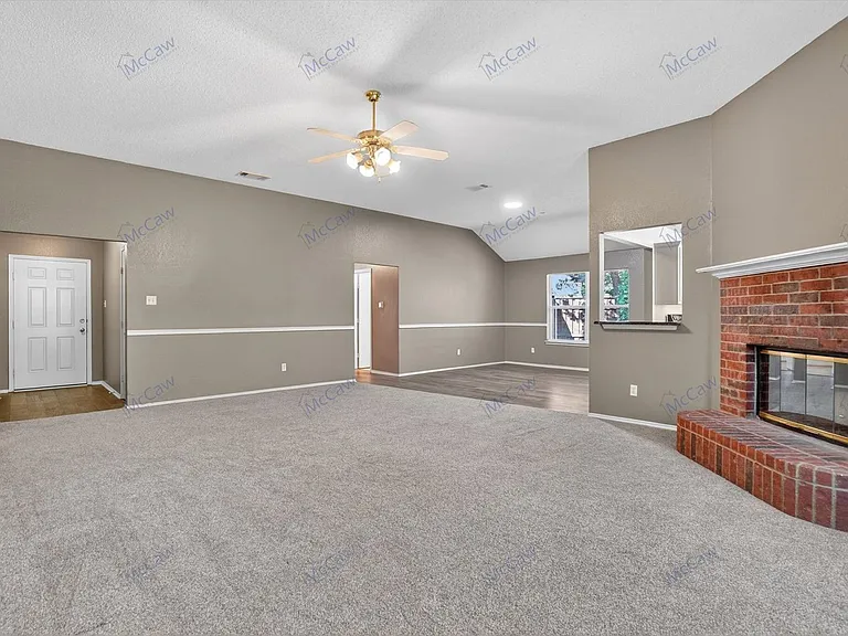 549 Dylan Ct — Photo 4