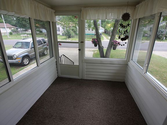 3rd image of 11 Maxwell Ave