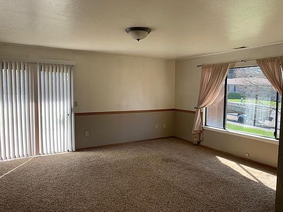 3rd image of 2480 Bayview Ln