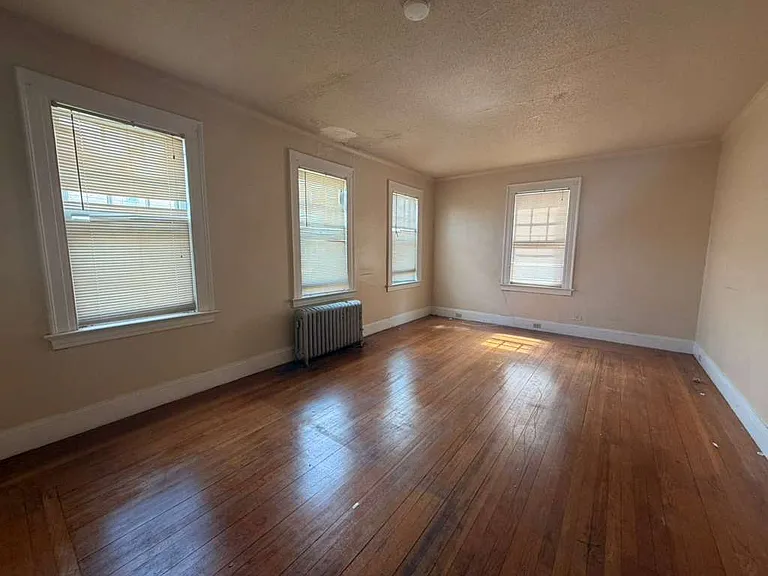 305 Main St #1A — Photo 2