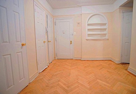 2nd image of 529 E 235th St APT 6A