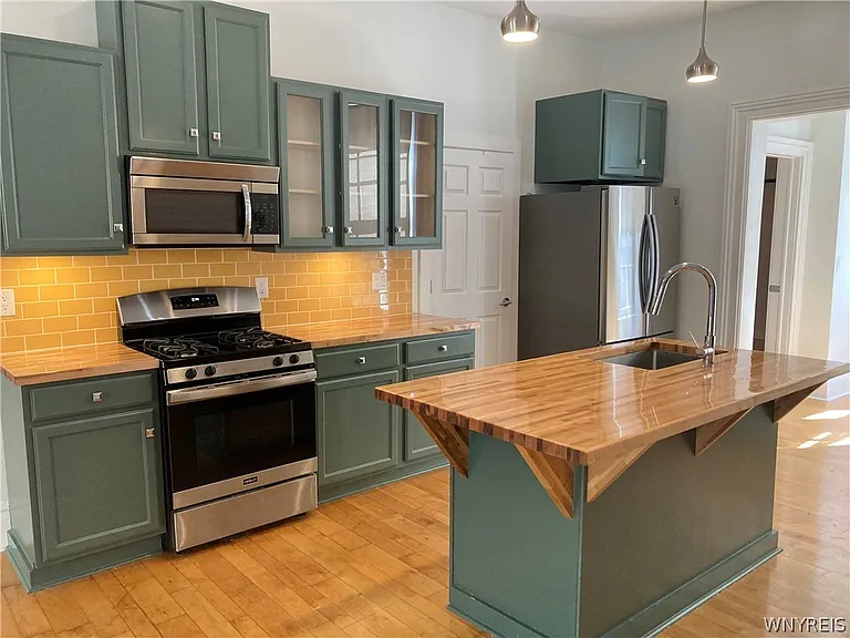 58 Tracy St #1 — Photo 6