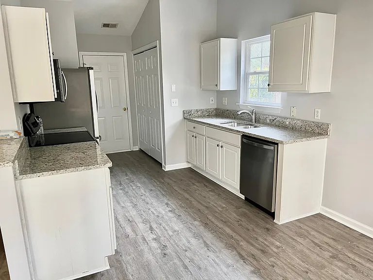 4996 Southgate Pkwy — Photo 5
