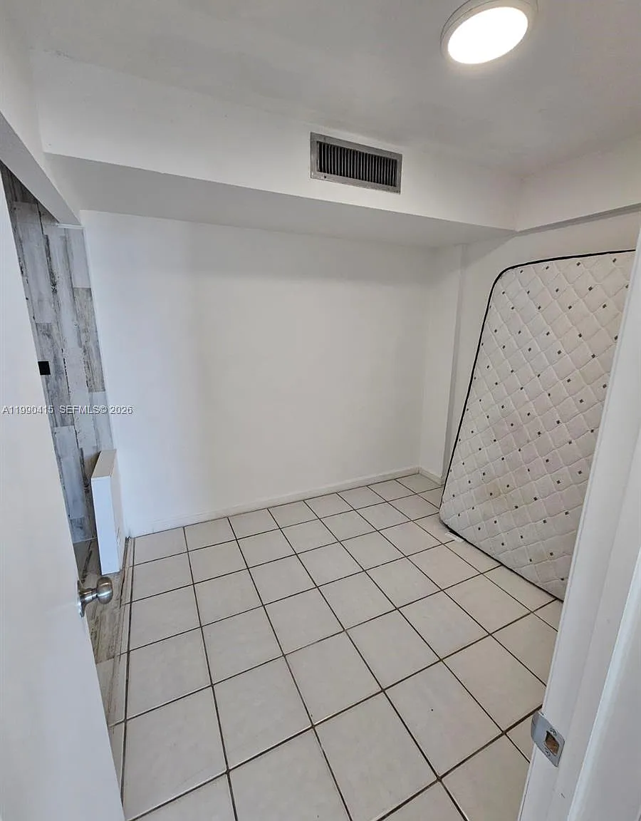 Burleigh House Condo — Photo 4
