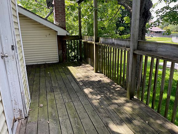 3rd image of 205 1/2 Hall St
