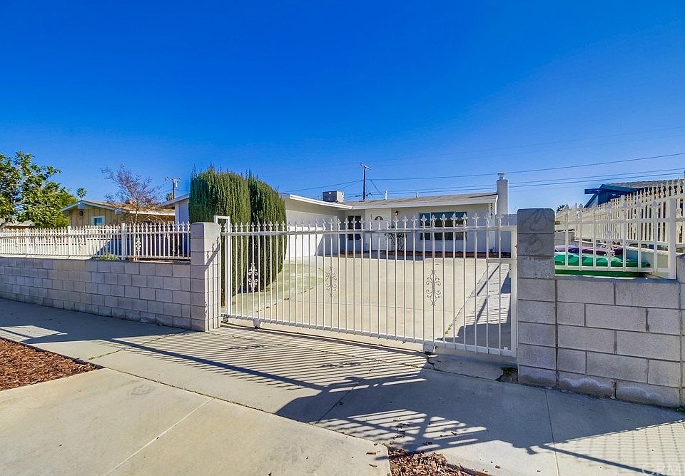 1st image of 25141 Yolanda Ave