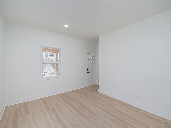 5th image of 4576 Hamilton Ave