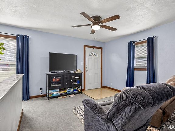 5th image of 900 Williams St