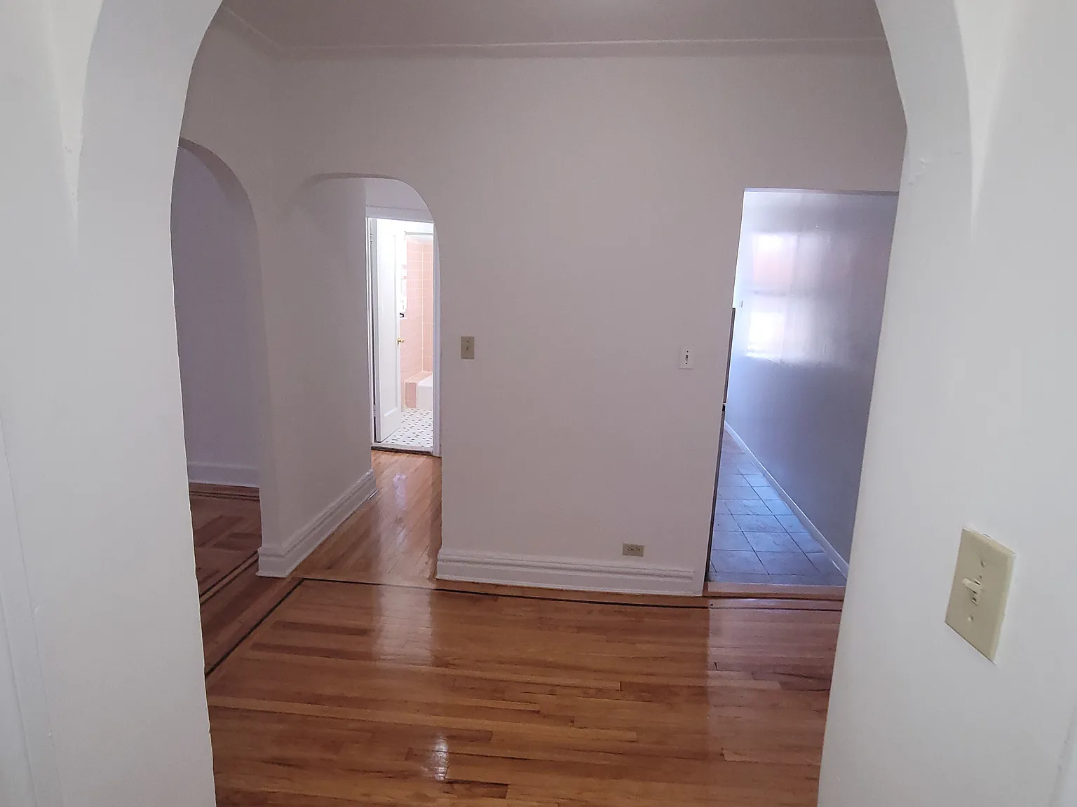 2 bed, 750 sqft, $2,300 — Photo 3