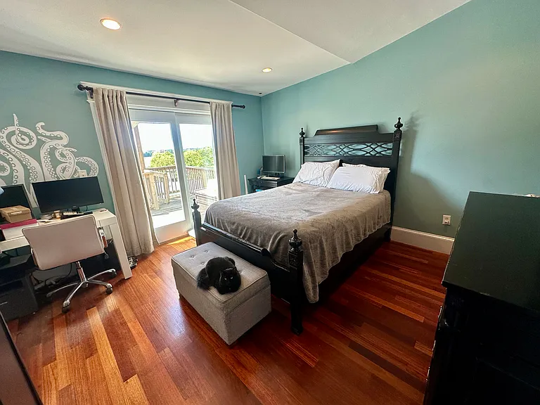 415 E 8th St #2 — Photo 5