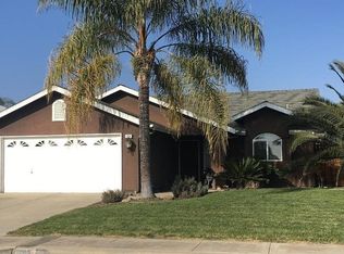 1295 W Kelly Dr, Dinuba, CA 93618