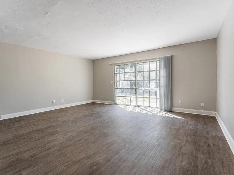 Kings Trail Apartment Homes — Photo 8