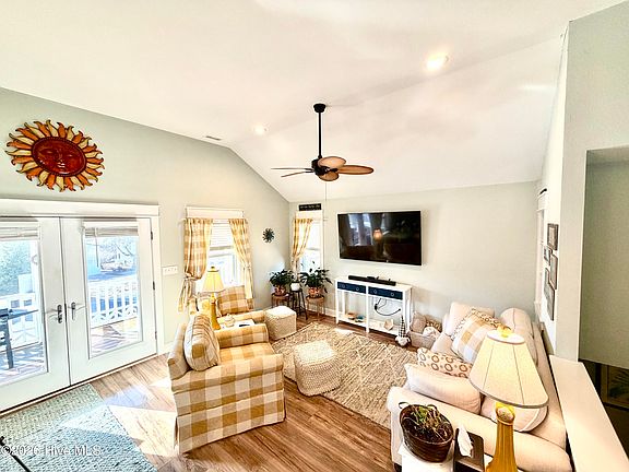 4th image of 904 Colington Drive