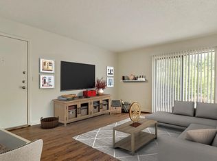 1805 Summit Hills Way #O, Raleigh, NC 27607