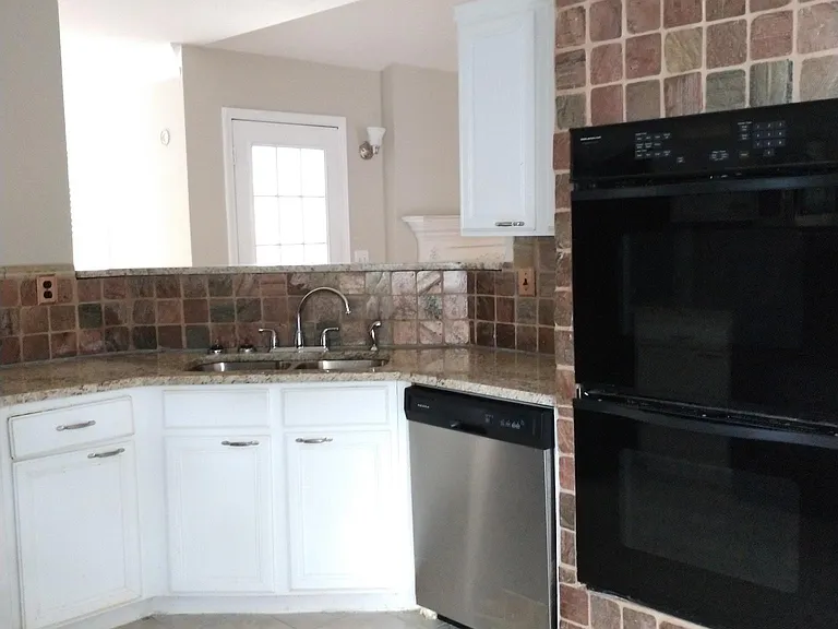 2390 Manor Oak Ct — Photo 5