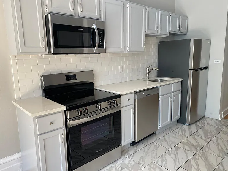 2719 N Pine Grove Ave #301 — Photo 6