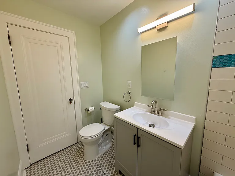 422 Paris Ave — Photo 16