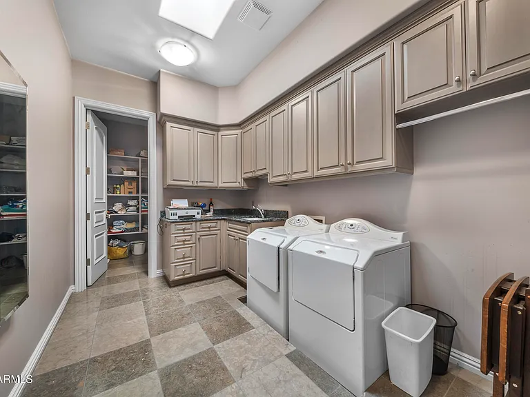 8350 E Via Del Sol Dr — Photo 36