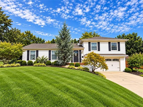 9643 Woodson Dr, Overland Park, KS 66207