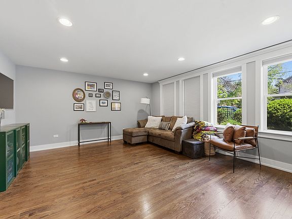 5th image of 3720 N Kedvale Ave Unit 1